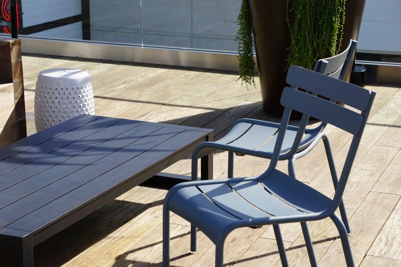 Get Metal Furniture Painting Service To Protect Against Weather Elements